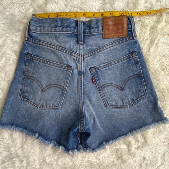 Vintage Levi’s Distressed Jean Shorts - Picture 2 of 6